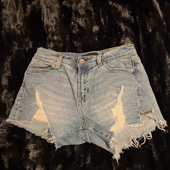 Kendall & Kylie Jean short, 0/24 , worn but still good condition! - Picture 4 of 5